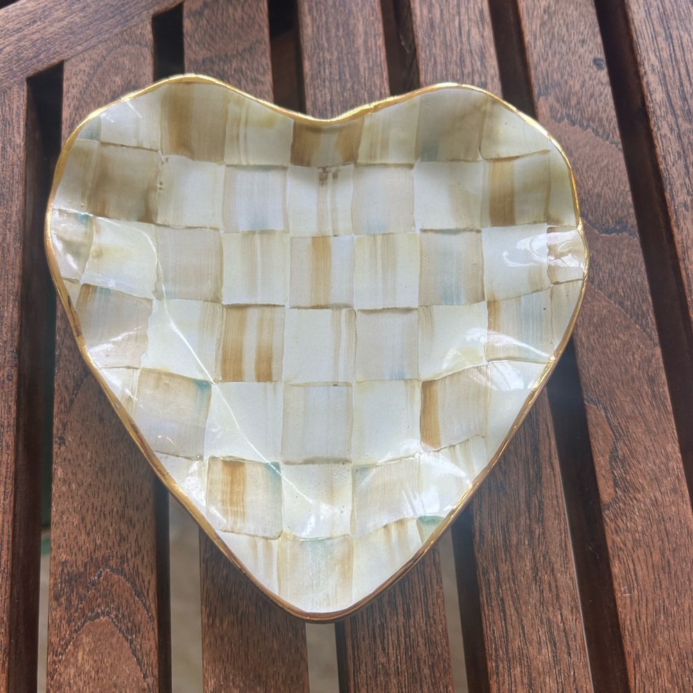 Heart-Shaped Ceramic Trinket Dish in Cream and Gold